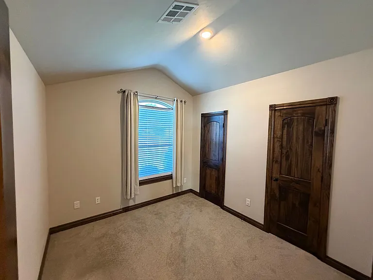 215 Tuscany Cir — Photo 20