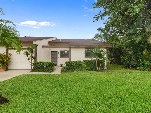 5 Mayfair Lane, Boynton Beach, FL 33426