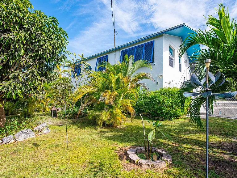 421 Ixora Dr — Photo 17