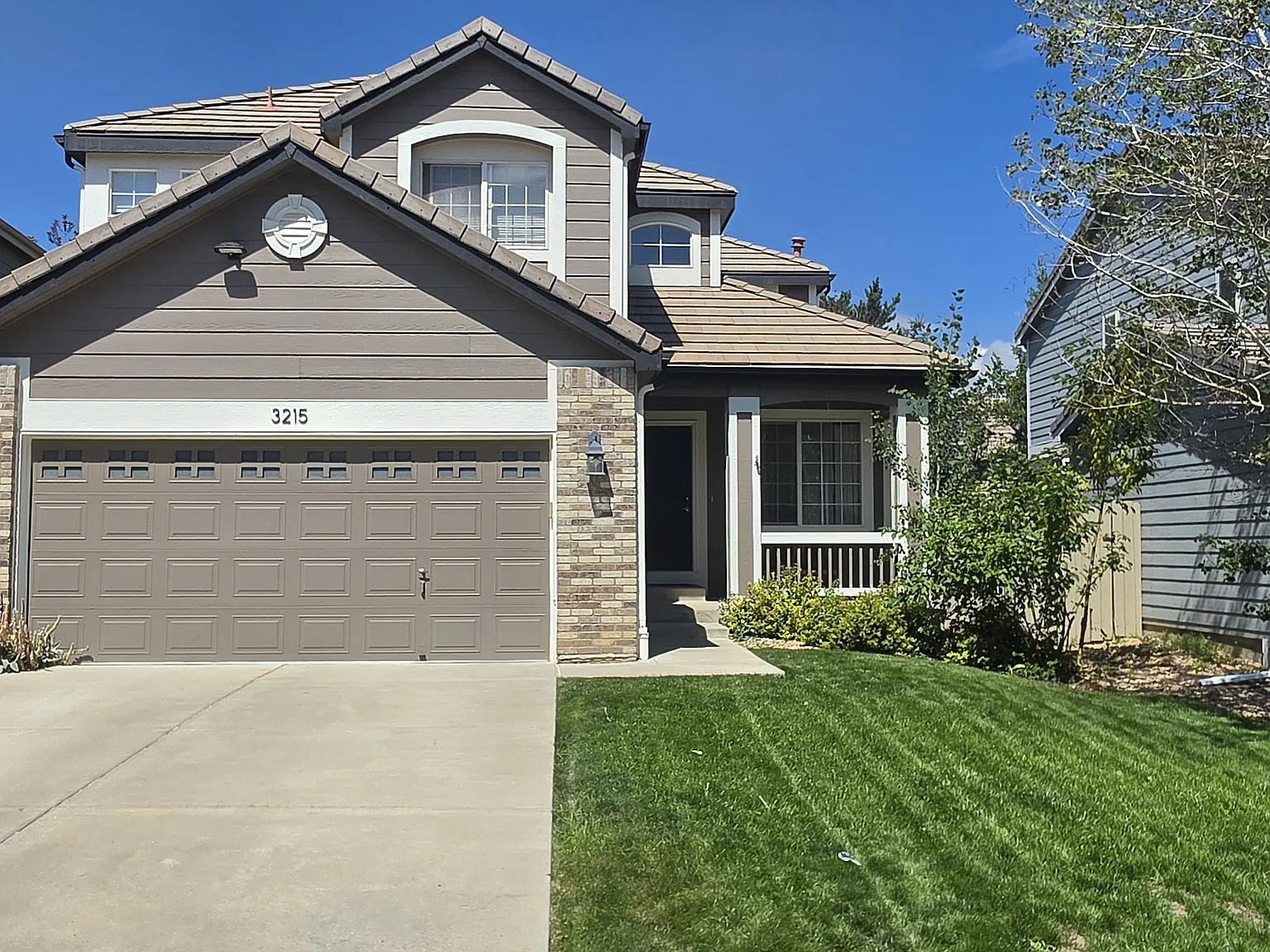 5 bed, 2.5 bath, 2350 sqft, $3,500 — Photo 2