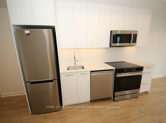 4th image of 30 Francis St S #2513