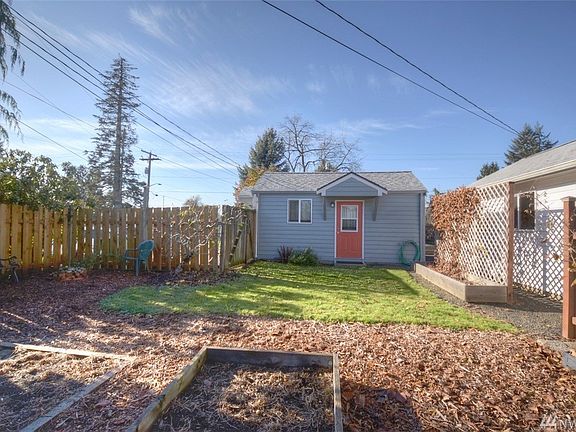 5th image of 310 Milroy St NW