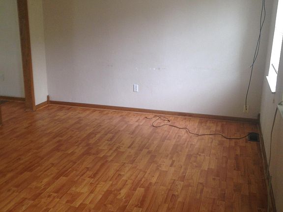 3rd image of 925 Revere St