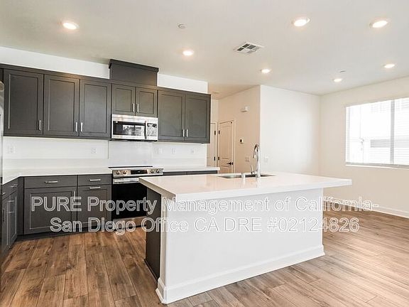 3rd image of 812 Mateo St Unit 1