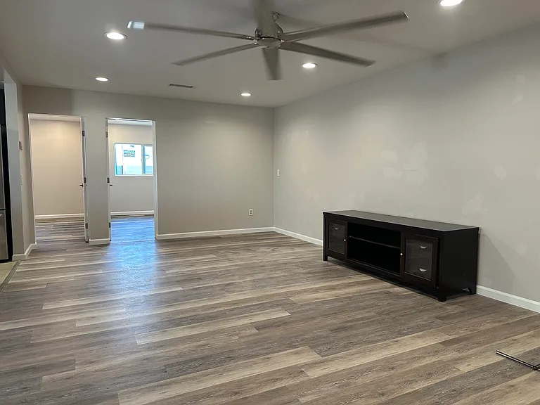 8657 Rumson Dr — Photo 11