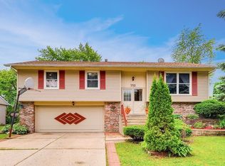 712 Hayward Ave, Streamwood, IL 60107