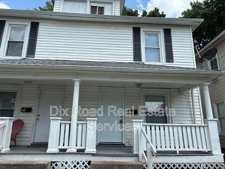 309 Moore St — Photo 3