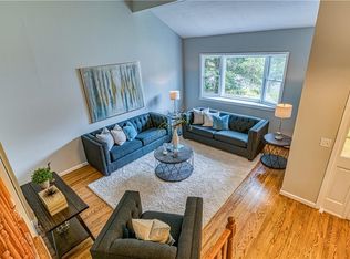 43 Keats Dr, New Windsor, NY 12553