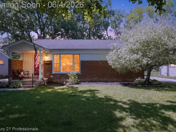 31772 Folkstone Dr, Farmington, MI 48336