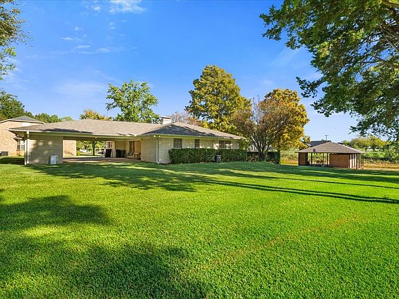 3rd image of 334 Cross Tie Ranch Rd