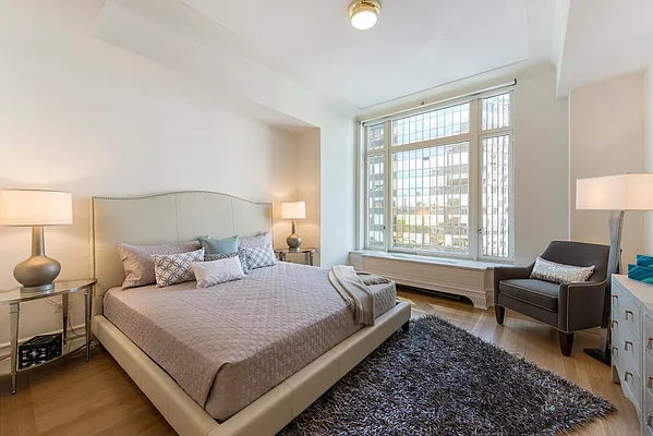 Sold by Mercedes Berk | media 2