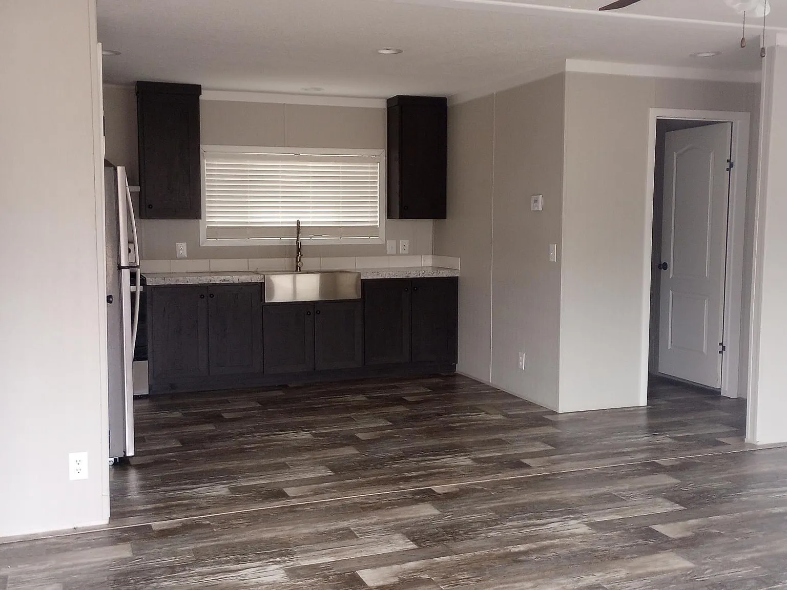 3 bed, 960 sqft, $1,250 — Photo 2