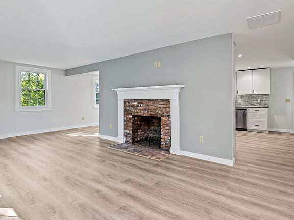 4th image of 9 Rowley Ln
