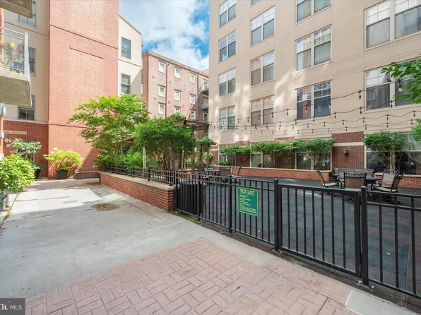 133 N Bread St #C3, Philadelphia, PA 19106