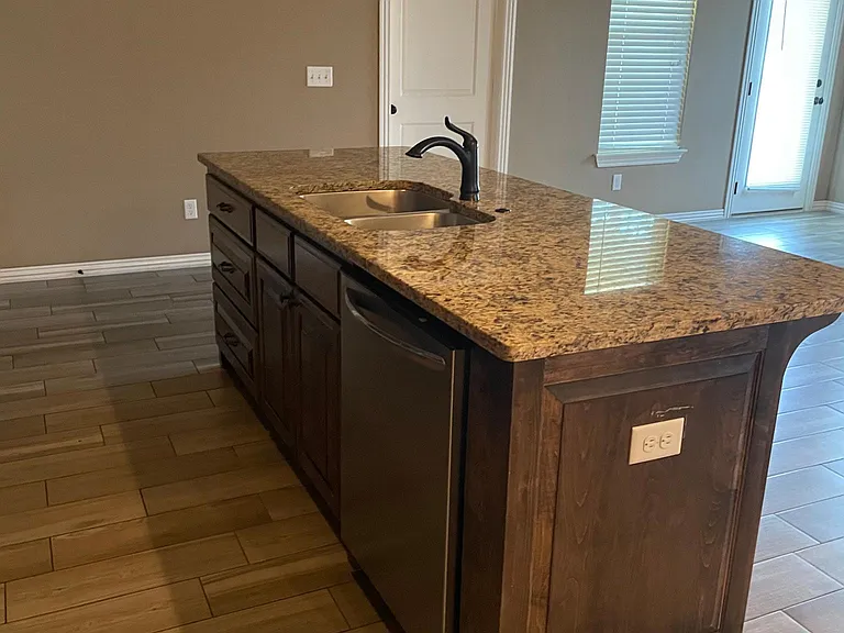 3995 Orleans Ave — Photo 5