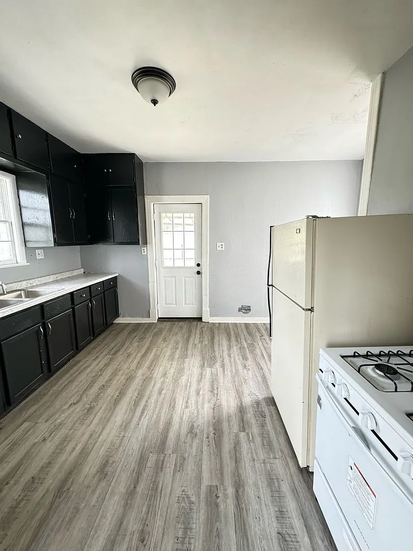Move in Special - 3-Bedroom, 1-Bathroom Home $1,125/Month — Photo 3