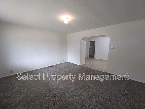 3rd image of 122 W Creighton Ave
