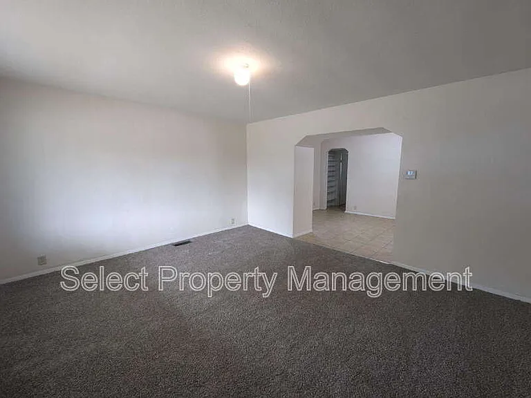 122 W Creighton Ave — Photo 3