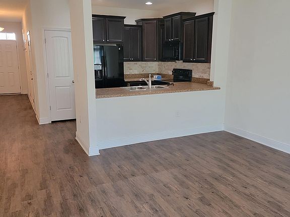 5th image of 179 Iron Horse Dr E #1