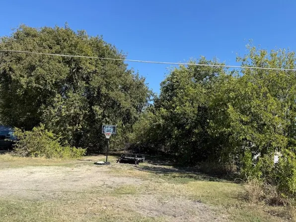 800 Arnold Dr, Bartlett, TX 76511