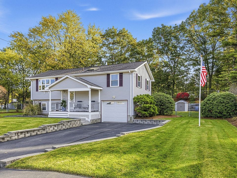 1st image of 7 Phyllis Dr