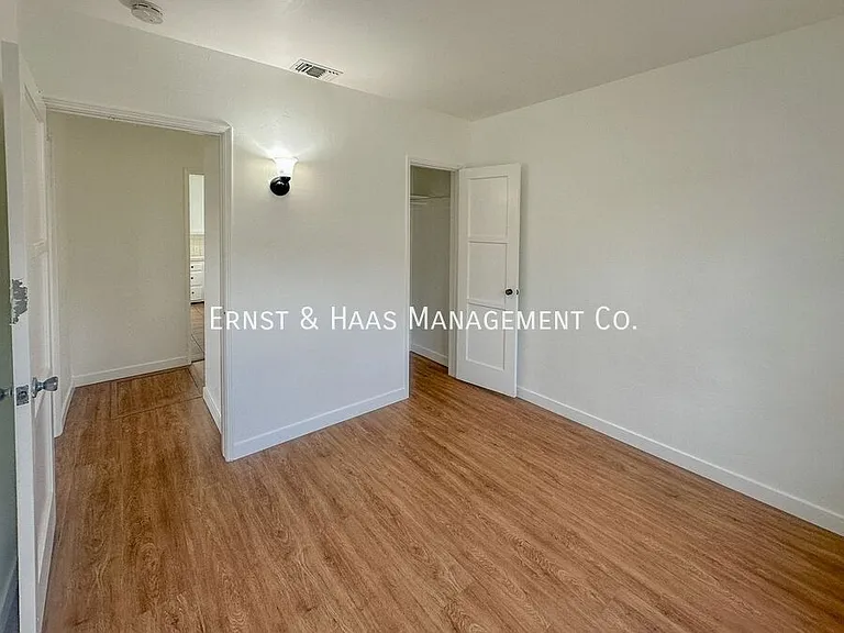 1618 E 63rd St — Photo 10