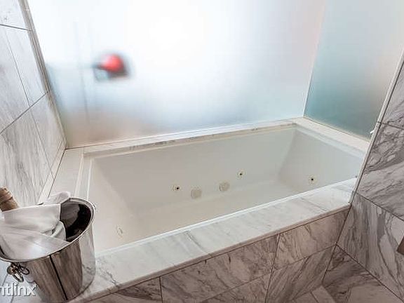 4381 W Flamingo Unit 30303 Las-small-008-18-Studio Unit-666x