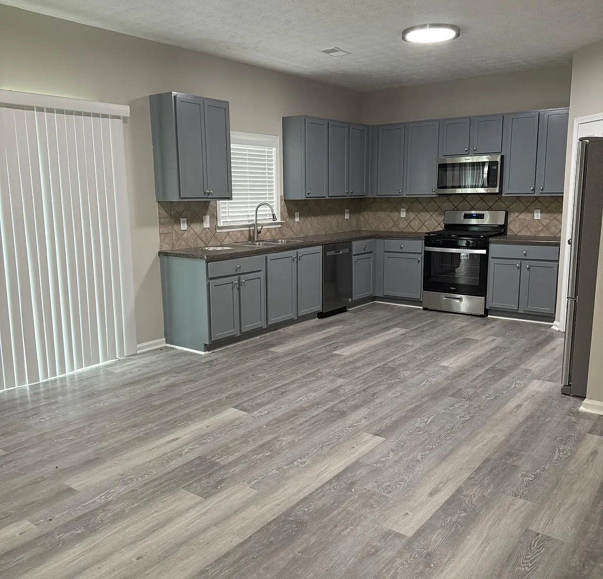 4 bed, 2.5 bath, 3024 sqft, $2,600 — Photo 3