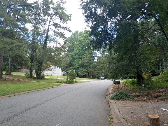 5th image of 862 Brighton Dr