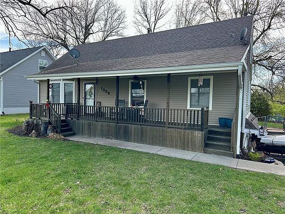 3rd image of 1322 N Dewey St
