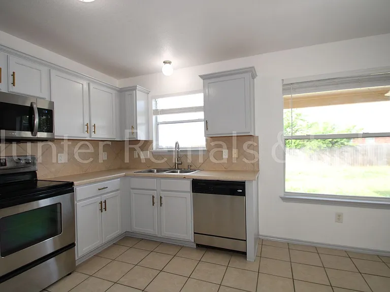 4910 Donegal Bay Ct — Photo 8