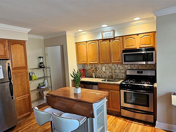 5th image of 237 N Middletown Rd APT H