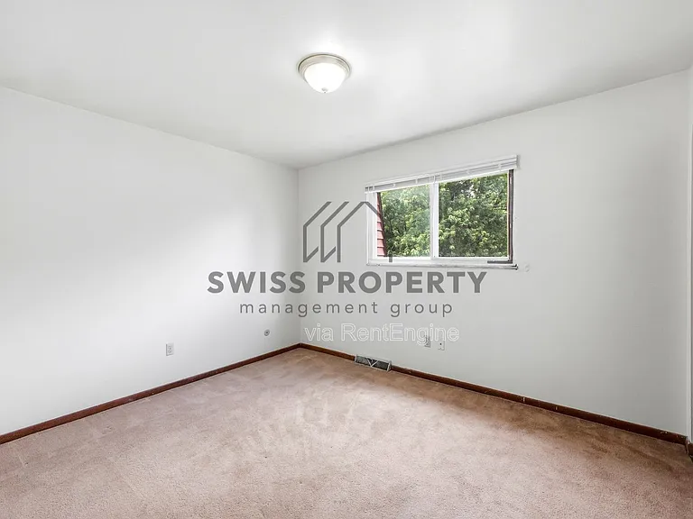 1579 Briarwood Ave — Photo 13