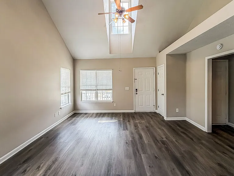 1202 Elisha Ct — Photo 4