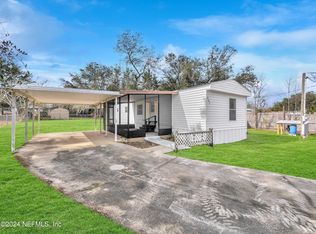 207 Milton Ave, Interlachen, FL 32148