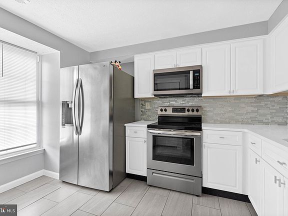 3rd image of 105 Villa Knoll Ct