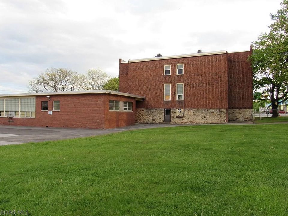 2nd image of 900 S Jaggard St