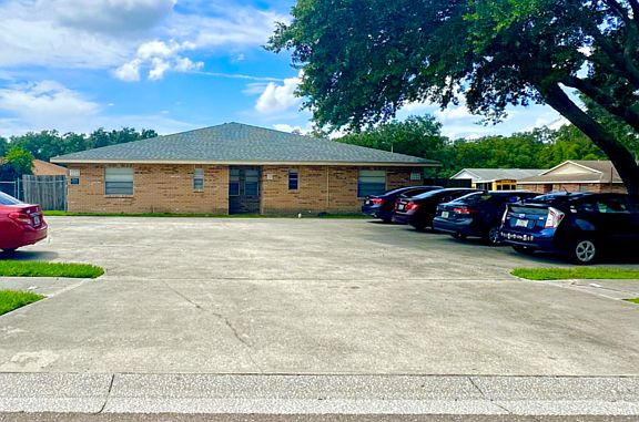 2nd image of 3202 Bloomingdale Villas Ct #3204