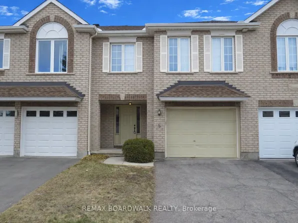 5 Maple Park Point, Ottawa, ON K1T 4A6
