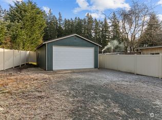 6458 Paradise Pl, Clinton, WA 98236