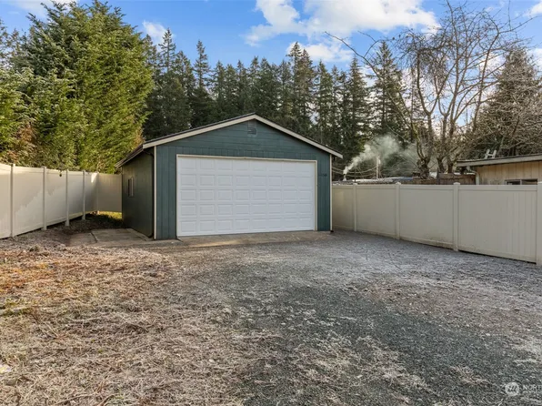 6458 Paradise Place, Clinton, WA 98236