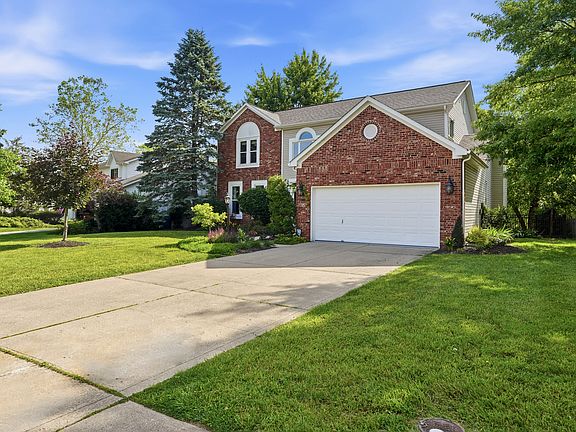 4th image of 10827 Lexington Dr