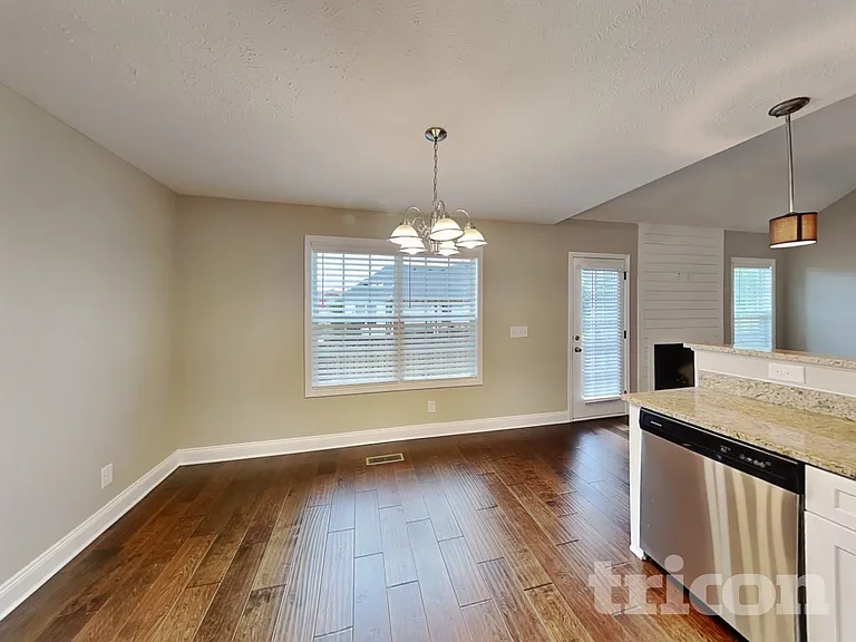 184 Fieldstone Ln — Photo 5