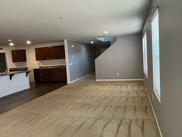 160 Yosemite Ave — Photo 7