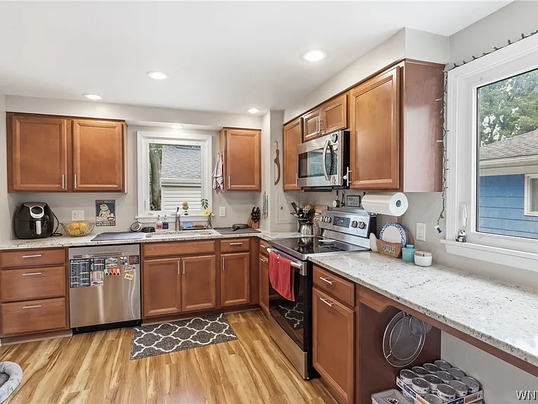 16 Paramount Pkwy — Photo 9