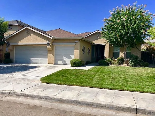 4656 W Pine Ave photo 1