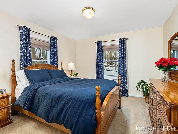 3rd image of 1265 Derby Dr NW