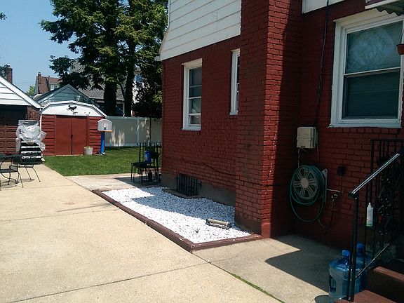 3rd image of 1086 Hancock Ave