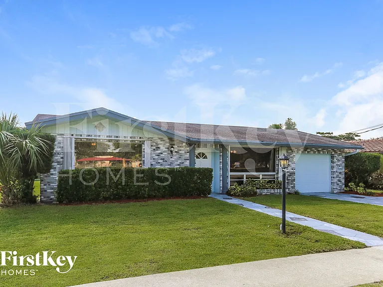 540 NW 43rd Ave — Photo 2