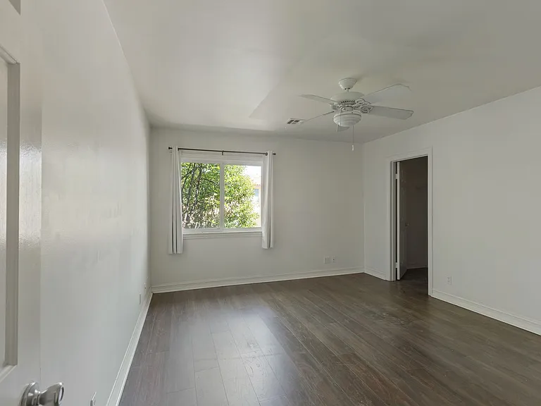 22100 Tiara St — Photo 35